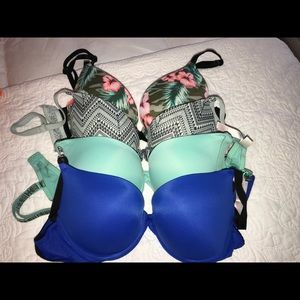 4 34C Victoria’s Secret Pink Bras